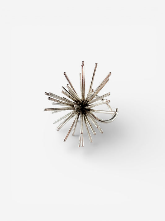 Handmade sterling silver Beam ring by Ninimosi, sculptural spike design with adjustable band on white background